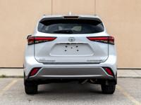 CARGET AUTOMOTIVE is thrilled to offer this 2023 Toyota Highlander Platinum AWD, a fully loaded thre... (image 7)