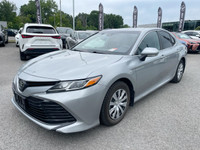 La Toyota Camry LE 2020 est une berline intermédiaire reconnue pour sa fiabilité, son confort et sa... (image 5)