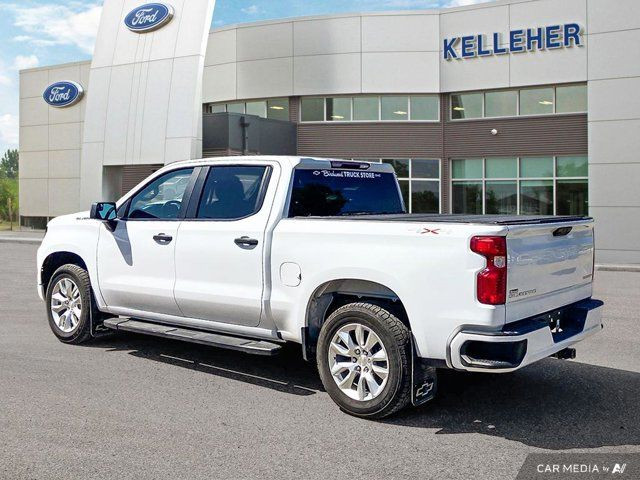 2023 Chevrolet Silverado 1500 Custom 4x4 Crew Cab | One Owner in Cars & Trucks in Brandon - Image 3