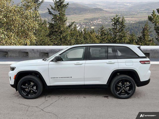 2024 Jeep Grand Cherokee Altitude in Cars & Trucks in Moncton - Image 2