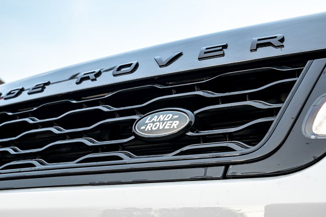 2021 Land Rover Range Rover Sport SVR SUPERCHARGED | V8 | CLEAN  in Cars & Trucks in City of Toronto - Image 4