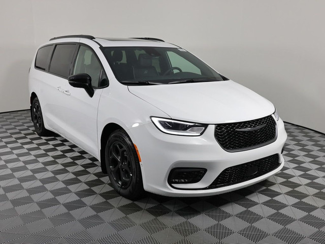 2024 Chrysler Pacifica Hybrid PREMIUM S APPEARANCE in Cars & Trucks in Calgary - Image 3