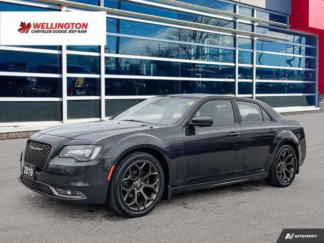 2019 Chrysler 300 300S | Leather | Nav | Pano Roof in Cars & Trucks in Guelph