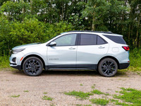 Sleek, sporty, and packed with intelligent features, the 2022 Chevrolet Equinox RS blends modern sty... (image 1)