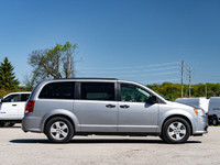 SE PLUS GROUP -inc: 2nd-Row Power Windows Wheels: 17 x 6.5 Aluminum Deep-Tint Sunscreen Glass Power... (image 8)