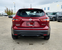 This Nissan Qashqai boasts a Regular Unleaded I-4 2.0 L/122 engine powering this Variable transmissi... (image 3)