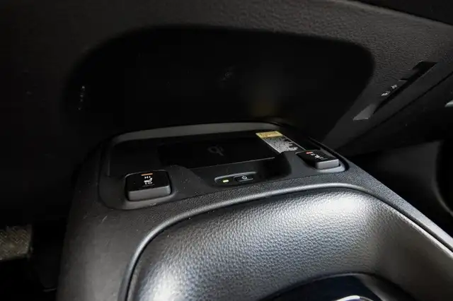 2024 Toyota Corolla LE - Heated Seats - Apple CarPlay dans Autos et camions dans Ottawa - Image 22