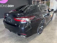 La Toyota Camry SE AWD 2023 combine le confort raffiné d'une berline intermédiaire avec la confiance... (image 4)