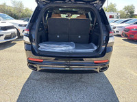 HIGH ALTITUDE PACKAGE -inc: Wheels: 21 x 9 Black Painted Aluminum Painted Door Cladding Gloss Black... (image 8)