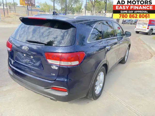 2017 Kia Sorento AWD 7 Passengers back up camera- Priced to Sell in Cars & Trucks in Edmonton - Image 4