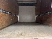 FORD TRANSIT 250 CUBE 12 PIEDS AVEC RAMPE EN PARFAITE CONDITION LOCATION COMMERCIALE DISPONIBLE SUR... (image 7)