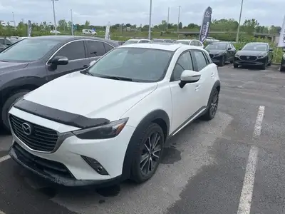 Le Mazda CX-3 GT AWD 2016 est un petit VUS compact qui se distingue par son design dynamique et spor...