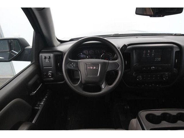 2017 GMC Sierra 1500 CREW CAB / 5.3L / 4X4 in Cars & Trucks in Lévis - Image 3