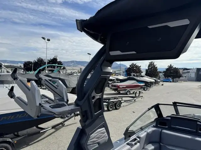 2025 Supra SV 450 in Powerboats & Motorboats in Saskatoon - Image 12