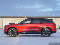 Sunroof, Cooled Seats, Premium Audio, Navigation, Wireless Charging! This Lincoln Nautilus promises... (image 2)