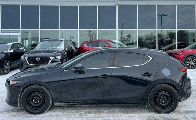 2019 Mazda Mazda3 Sport GS Auto FWD / 2 sets of tires in Cars & Trucks in Ottawa - Image 2