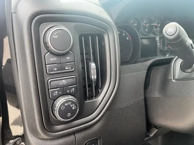 2022 Chevrolet Silverado 1500 Custom Custom 4x4 Crew Cab | La... in Cars & Trucks in Saint John - Image 13