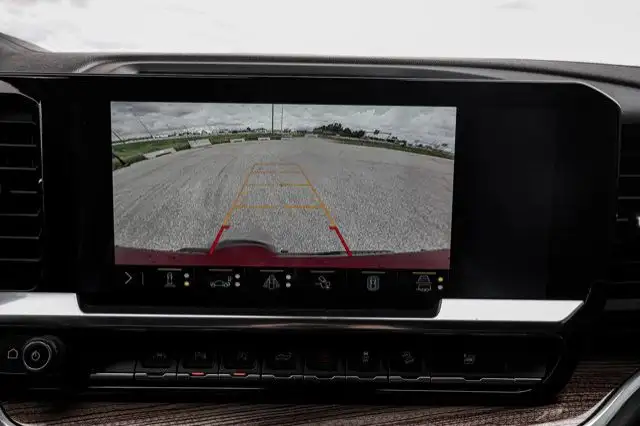 2023 Chevrolet Silverado 1500 RST CREWCAB 4X4 LEATHER dans Autos et camions dans Comté de Strathcona - Image 6