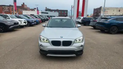 2013 BMW X1 Local Trade, Leather, All Wheel Drive, Low KM's. xDrive28i Glacier Silver Metallic AWD 8...