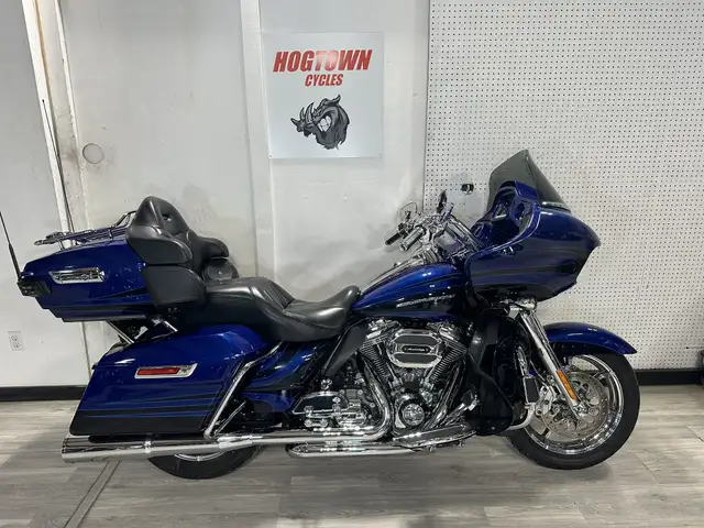 2015 Harley-Davidson Touring ROAD GLIDE CVO in Street, Cruisers & Choppers in London - Image 3