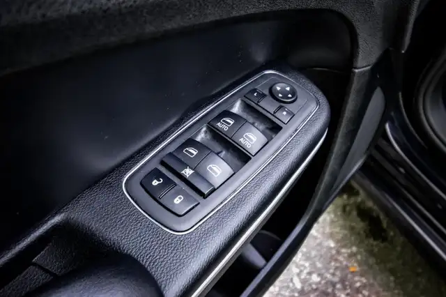 2022 Chrysler 300 S • SUNROOF • NAV • HEATED LEATHER • PREM. AUD in Cars & Trucks in Kingston - Image 11