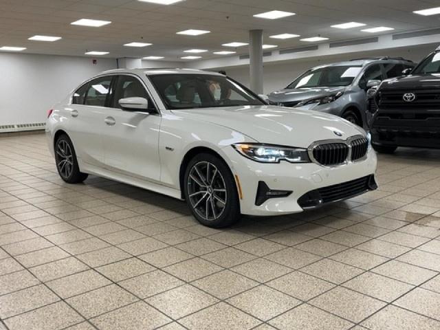 2022 BMW 3 Series 330E XDRIVE in Cars & Trucks in Calgary