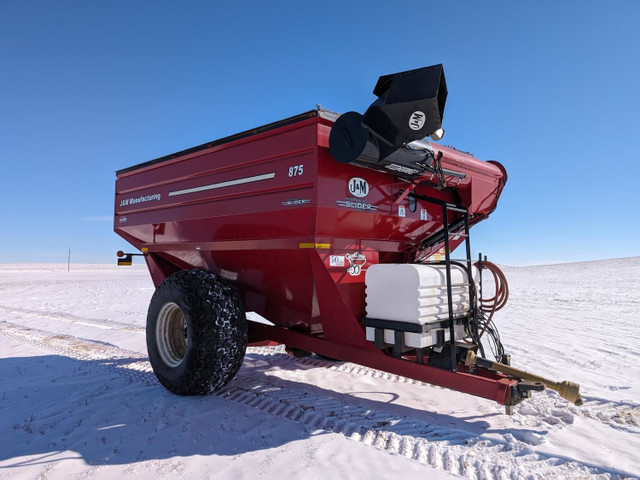 J&M Manufacturing 875 Bushel S/A Grain Cart in Farming Equipment in Regina - Image 2