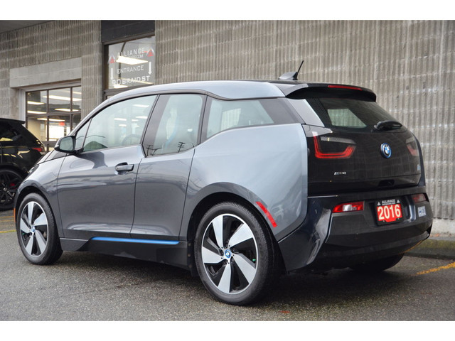  2016 BMW i3 rex Base Hatchback Plug-in Hybrid Electric in Cars & Trucks in Burnaby/New Westminster - Image 4