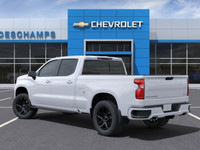 Le Chevrolet Silverado 1500 Crew Rst 4rm 2025, affichant seulement 3 000 km, est offert en version d... (image 2)