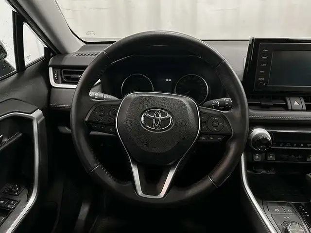 2020 Toyota RAV4 XLE AWD - TOIT OUVRANT - VOLANT CHAUFFANT - MAG in Cars & Trucks in Québec City - Image 18