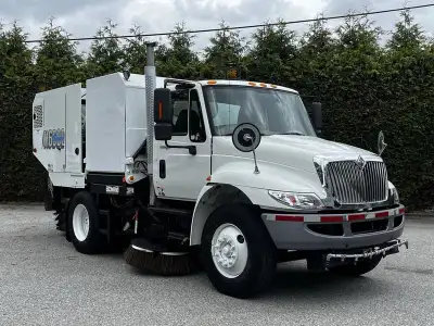 2012 International DuraStar 4300 M6000 Schwarze Sweeper Diesel, 6.4L, 8 cylinder, 2 door, automatic,...