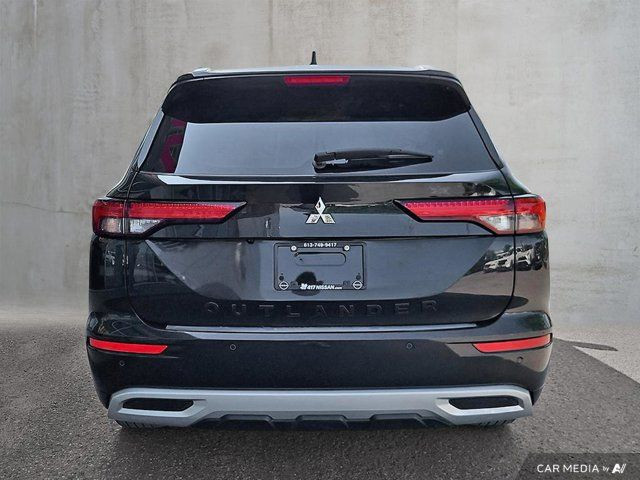 2023 Mitsubishi Outlander PHEV GT in Cars & Trucks in Ottawa - Image 3