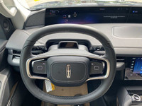 The 2025 Navigator Reserve maintains the same levels of quality and affluence to be expected from Li... (image 6)