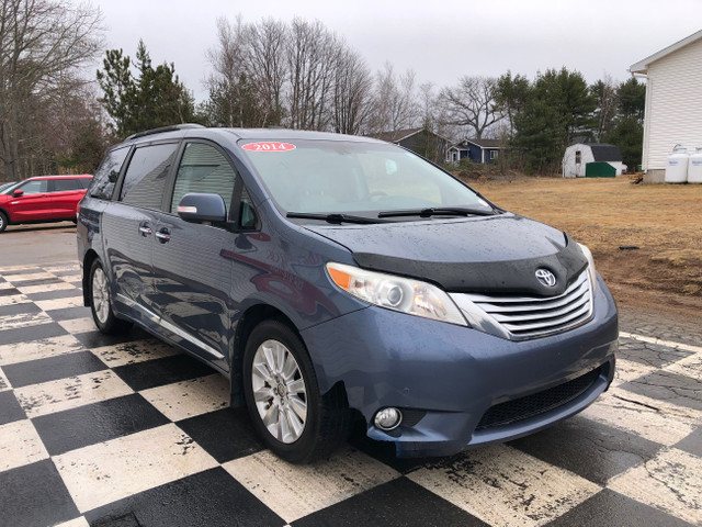 2014 Toyota Sienna XLE - power doors, nav, reverse cam, bluetoot in Cars & Trucks in Annapolis Valley - Image 3