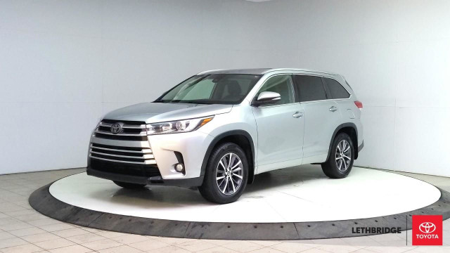 2018 Toyota Highlander XLE 8 Seats! Blind Spot Monitoring! in Cars & Trucks in Lethbridge