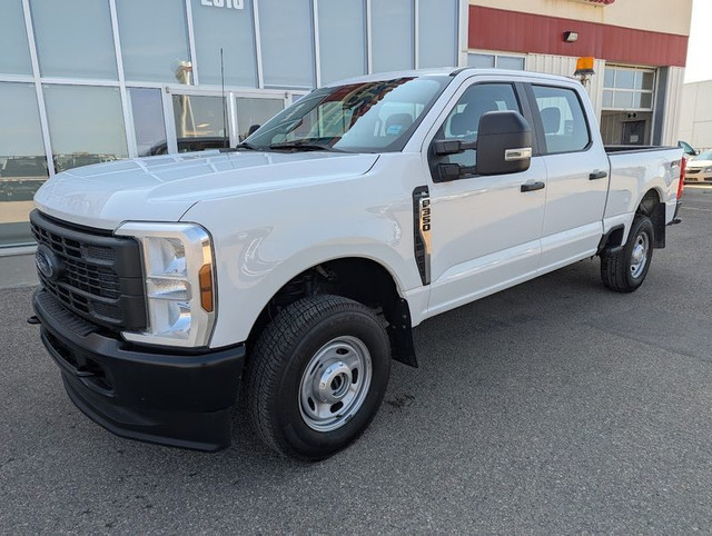 2024 Ford Super Duty F-350 SRW XL 4WD Crew Cab 6.75' Box, Backup in Cars & Trucks in Saskatoon