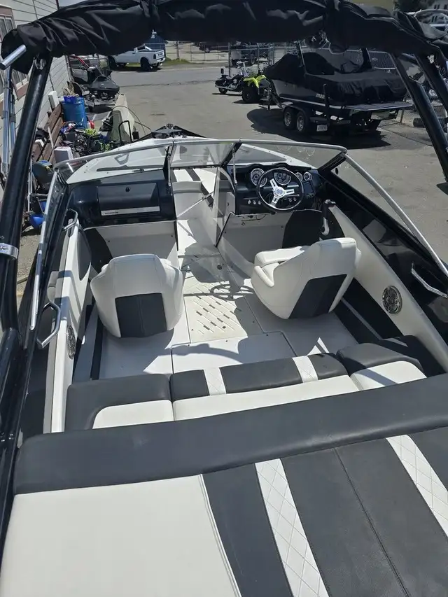 2014 Glastron 185 GLS FINANCING AVAILABLE in Powerboats & Motorboats in Saskatoon - Image 18