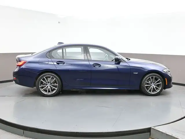 2022 BMW 3 Series 330e x-DRIVE PREMIUM ESSENTIAL PACKAGE, MOONRO dans Autos et camions dans Ville d’Halifax - Image 35