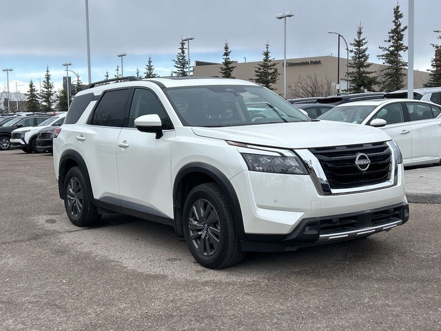 2024 Nissan Pathfinder SV 4X4 - 8 PASSENGER / PANORAMIC SUNROOF in Cars & Trucks in Calgary - Image 3