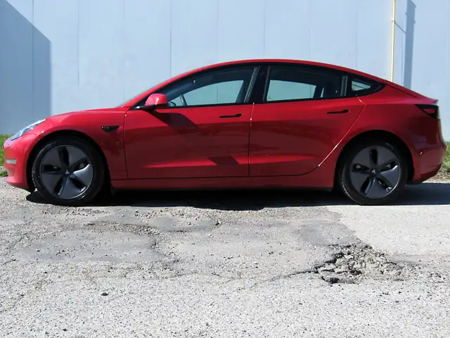 2021 TESLA MODEL 3 LONG RANGE+AWD+TESLA WARR 2029 in Cars & Trucks in City of Toronto - Image 5