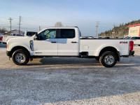 Super Duty F-350 SRW XL 4WD Crew Cab 8' Box, 18" Aluminum Wheels, 6.7L V8 Turbo Diesel Engine, 10-Sp... (image 1)