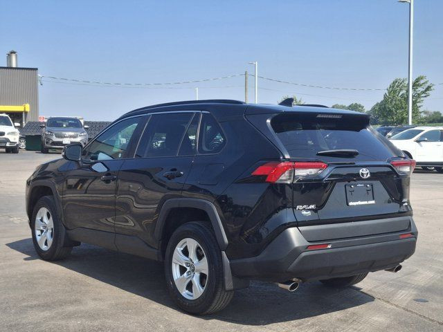 2020 Toyota RAV4 XLE AWD | Sunroof | Adaptive Cruise Control in Cars & Trucks in Guelph - Image 3