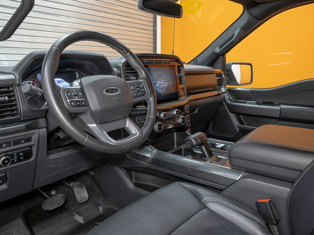 Ford F-150 XLT BLACK APP PKG CREW 4X4 *302A* TOIT NAV CARPLAY 20 in Cars & Trucks in Laurentides - Image 2