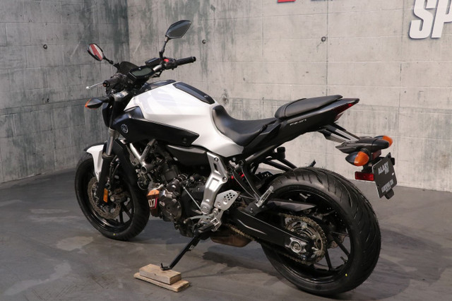 2015 Yamaha FZ-07 in Sport Touring in Laurentides - Image 4
