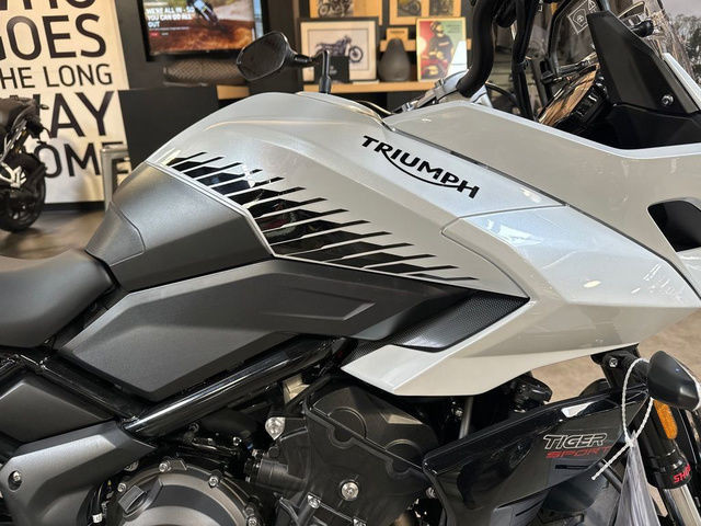 2024 Triumph Tiger Sport 660 Snowdonia White/Jet Black in Street, Cruisers & Choppers in Calgary - Image 3