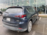 Le Mazda CX-5 GS AWD 2023 est propulsé par un moteur atmosphérique Skyactiv-G de 2,5 L développant 1... (image 4)