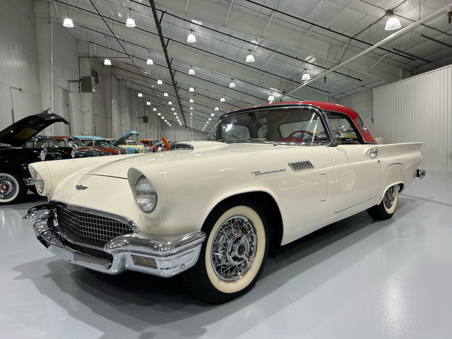 1957 Ford Thunderbird E-Code in Cars & Trucks in London - Image 2