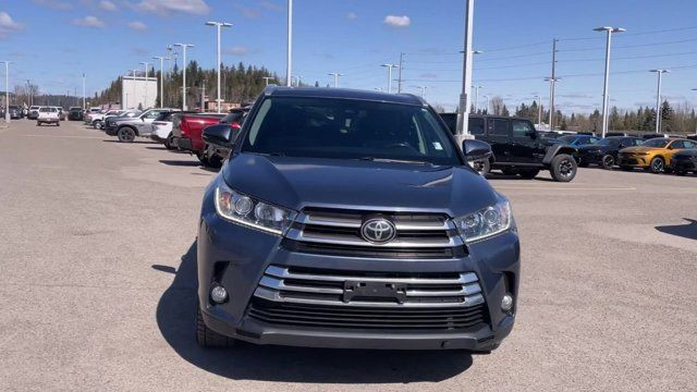 2017 Toyota Highlander XLE | AWD | 8 Passenger | Leather | NAV in Cars & Trucks in Prince George - Image 4