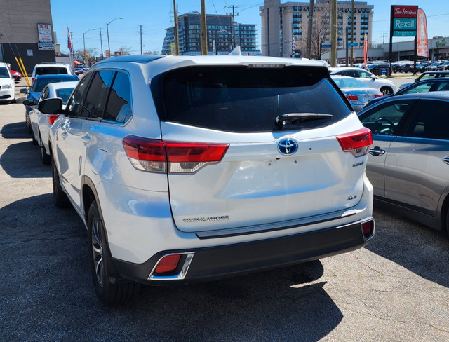 2018 Toyota Highlander AWD Hybrid XLE in Cars & Trucks in City of Toronto - Image 3