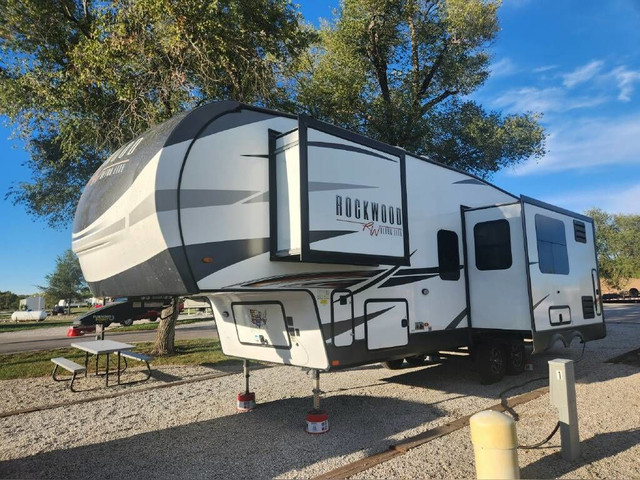 2021 FOREST RIVER ULTRA LIGHT 2891BH FIFTH WHEEL: $276 BW! in Cargo & Utility Trailers in Moncton